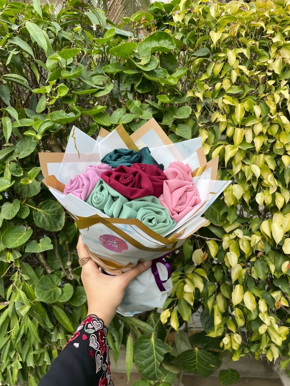 Five Pieces Chiffon Hijab Bouquet - Image 4