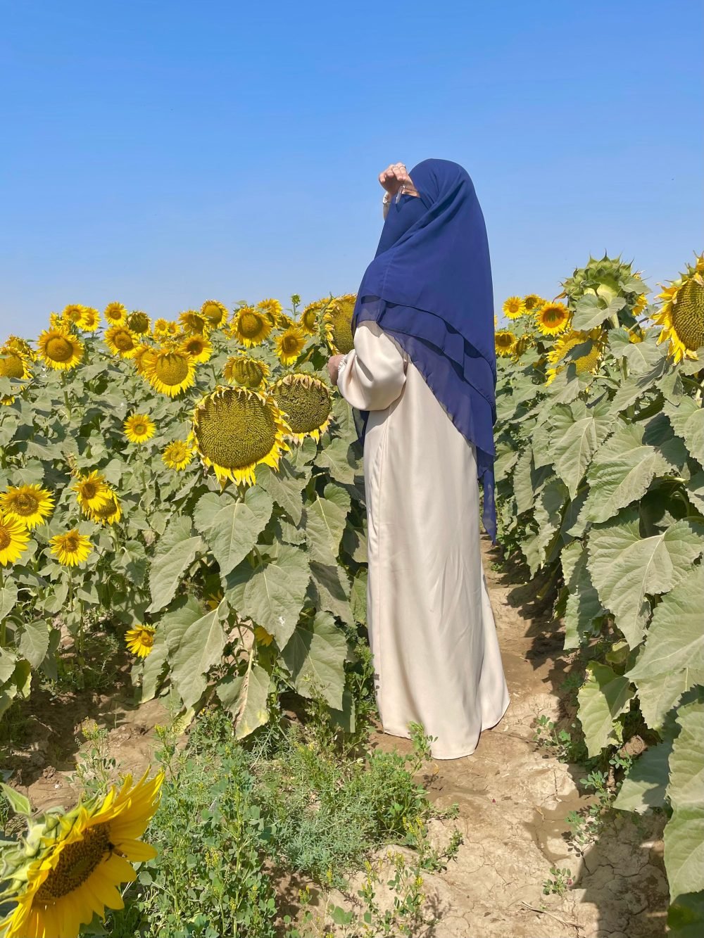 Muna Khimar & Abaya - Image 2