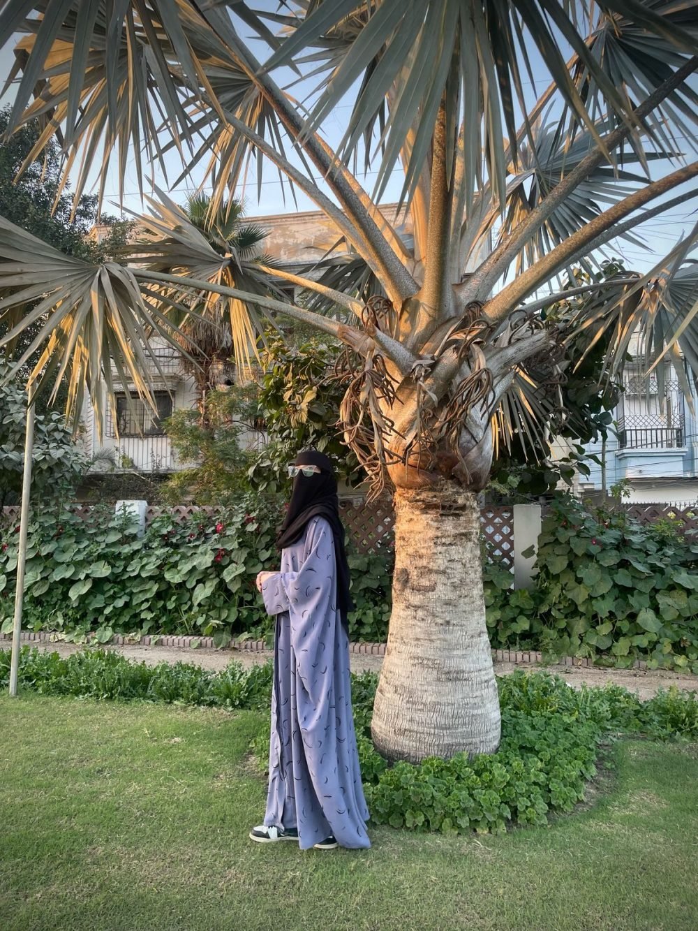 MoonLit Printed Abaya - Image 3